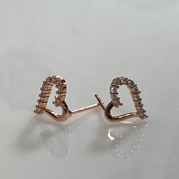❤️ Rose Gold and Cubic Zirconia Heart Stud Earrings - Picture 8 of 9